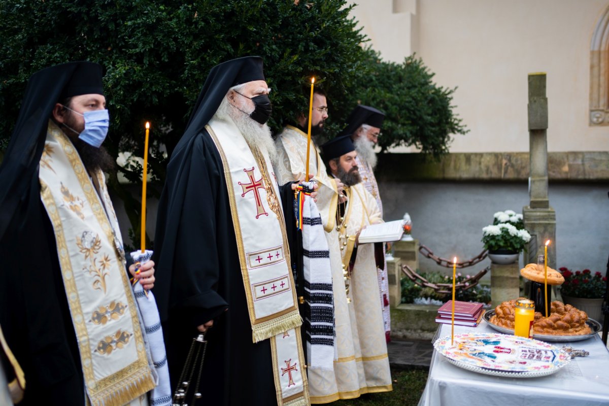 Binecuvântarea prescurăriei din incinta mănăstirii sucevene Cămârzani 195635