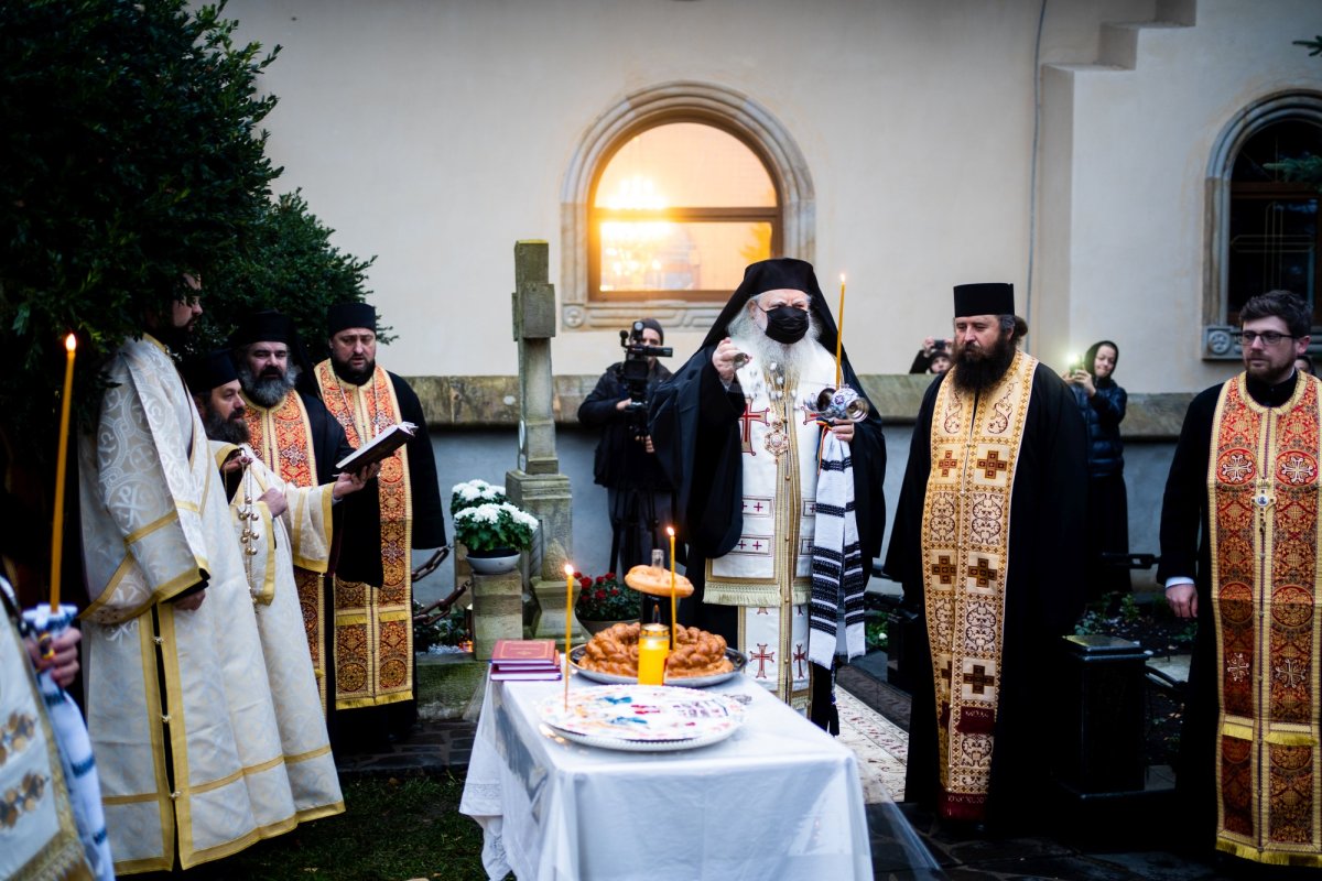 Binecuvântarea prescurăriei din incinta mănăstirii sucevene Cămârzani 195636