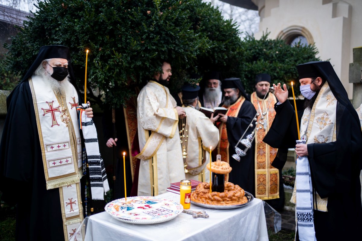Binecuvântarea prescurăriei din incinta mănăstirii sucevene Cămârzani 195637