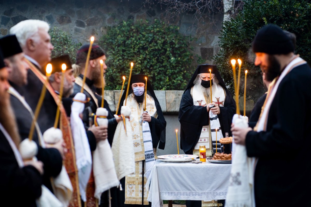 Binecuvântarea prescurăriei din incinta mănăstirii sucevene Cămârzani 195639