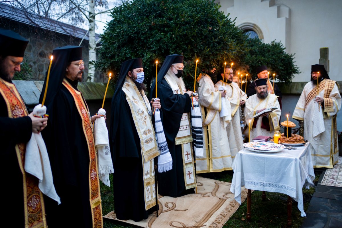 Binecuvântarea prescurăriei din incinta mănăstirii sucevene Cămârzani 195644