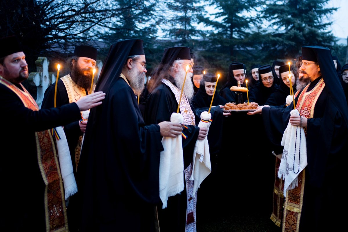 Binecuvântarea prescurăriei din incinta mănăstirii sucevene Cămârzani 195647