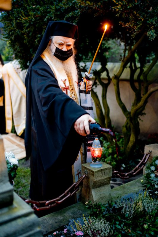 Binecuvântarea prescurăriei din incinta mănăstirii sucevene Cămârzani 195649