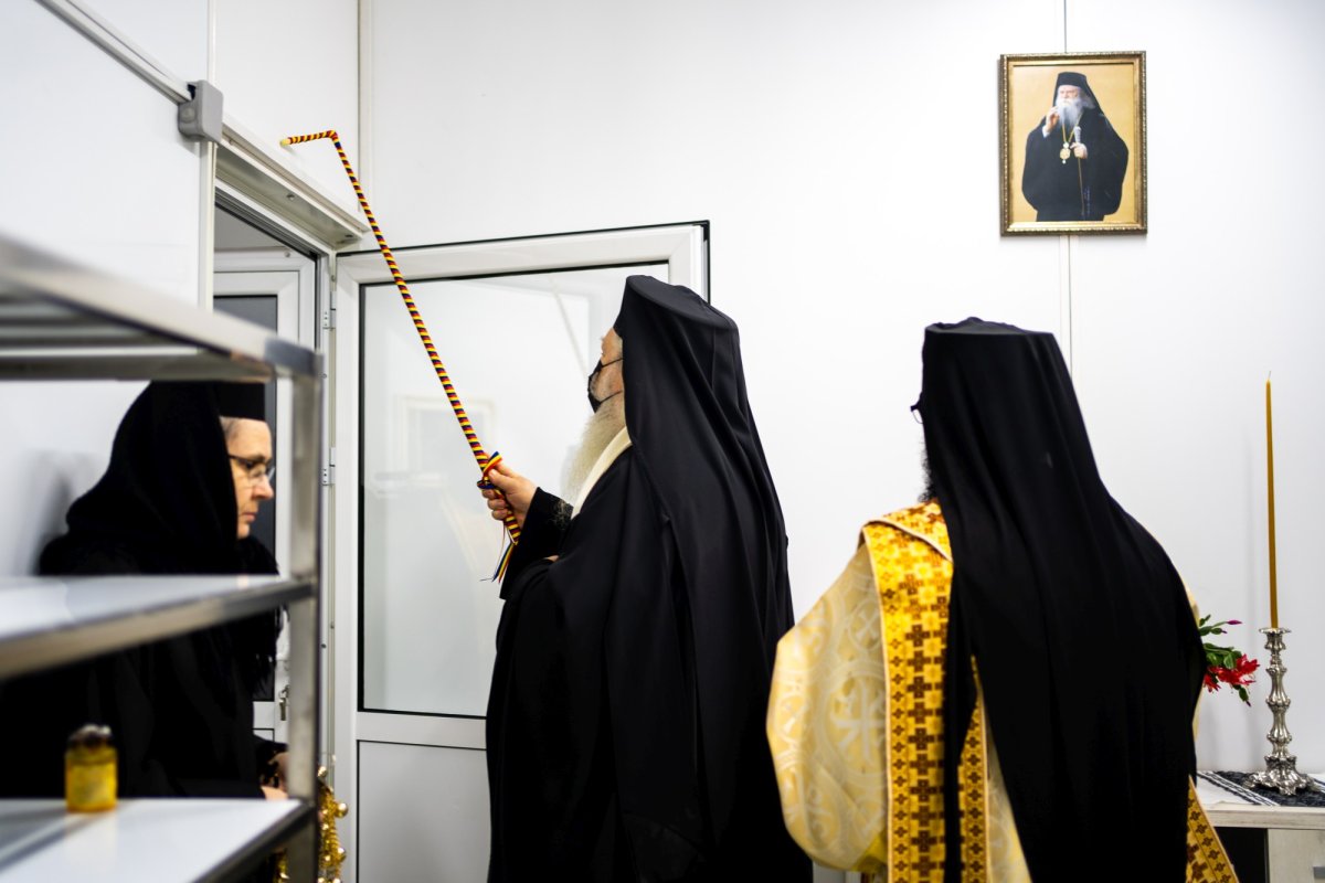 Binecuvântarea prescurăriei din incinta mănăstirii sucevene Cămârzani 195655