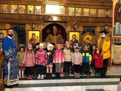 Cadouri pentru 100 de copii de la o parohie bucureșteană  195755