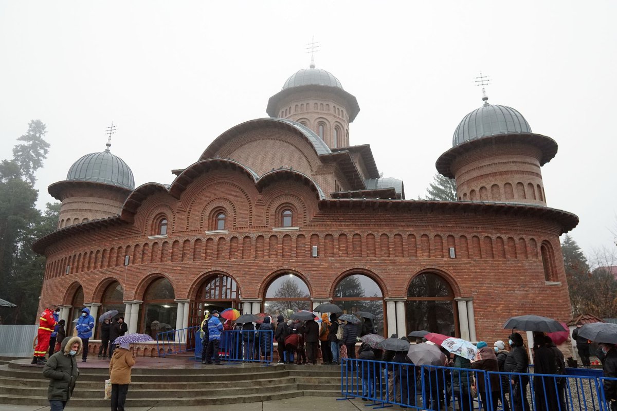 Sărbătoarea Sfintei Filofteia la Catedrala Arhiepiscopală din Curtea de Argeș 195746
