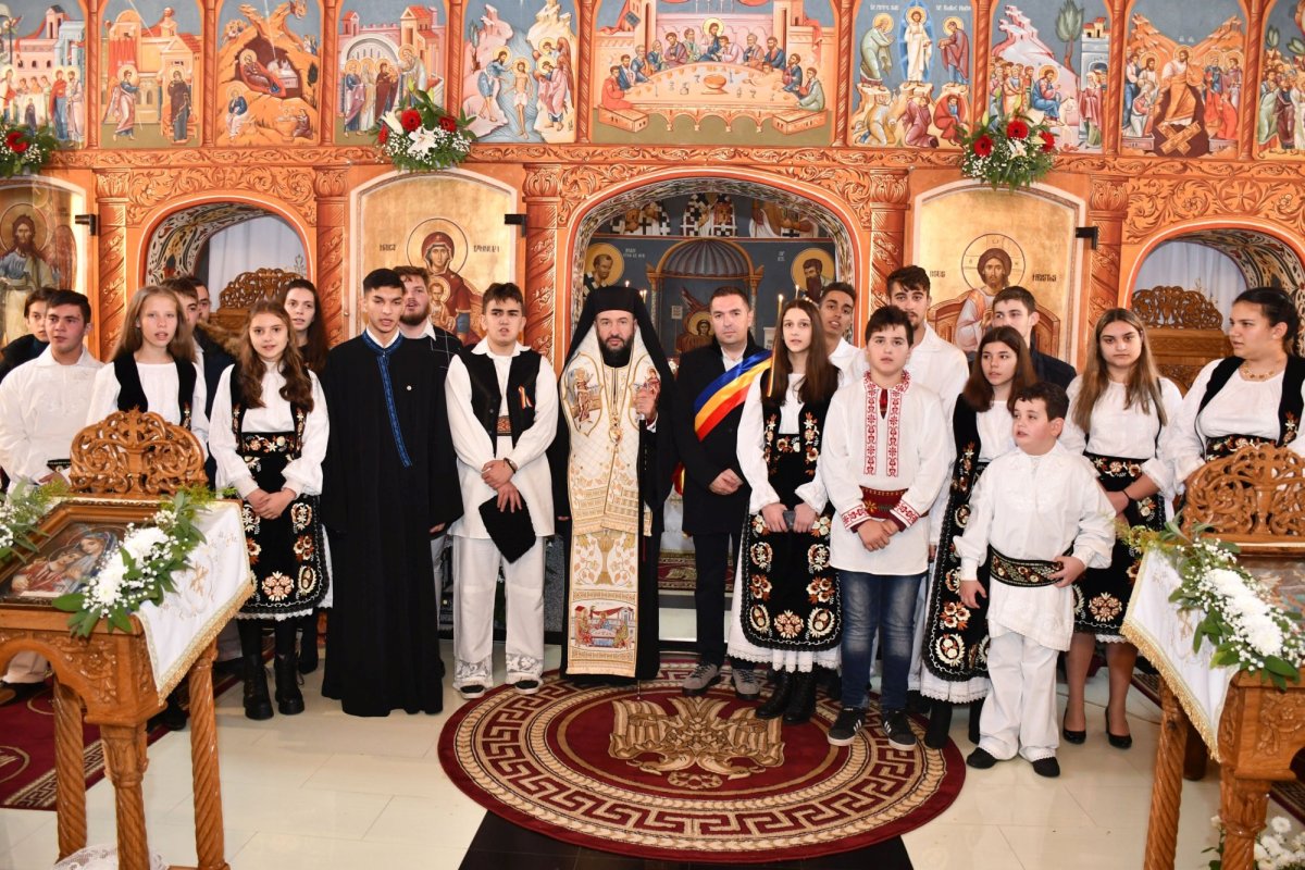 Binecuvântare arhierească în Parohia Mehadia 195861