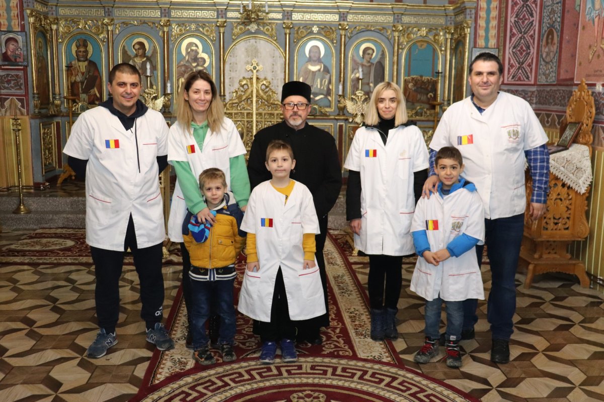 Daruri pentru 170 de copii oferite de voluntarii din Capitală 195894