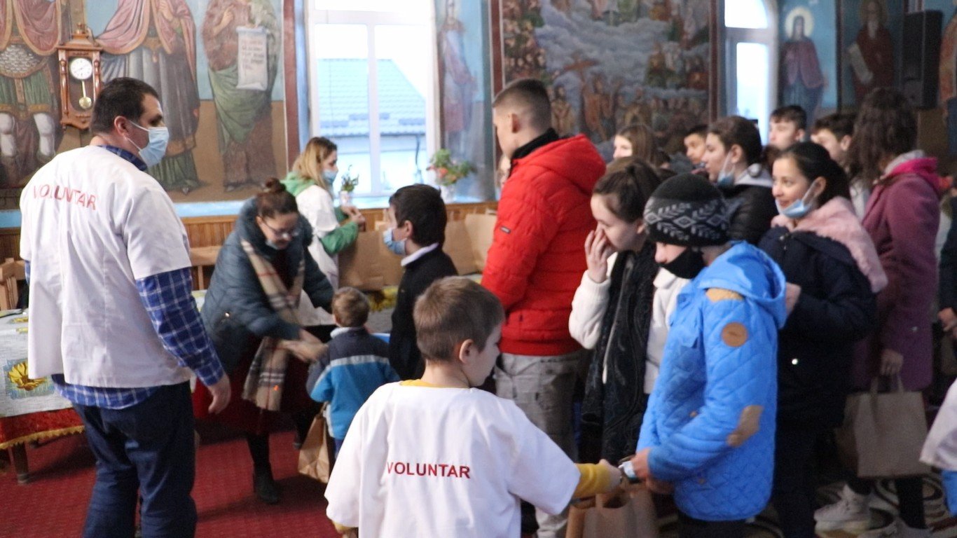 Daruri pentru 170 de copii oferite de voluntarii din Capitală 195897