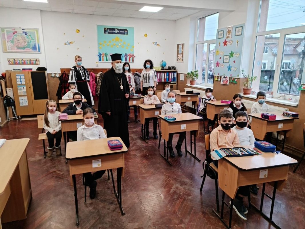 Vizită pastorală la şcoala din comuna Cricău, Alba 195884