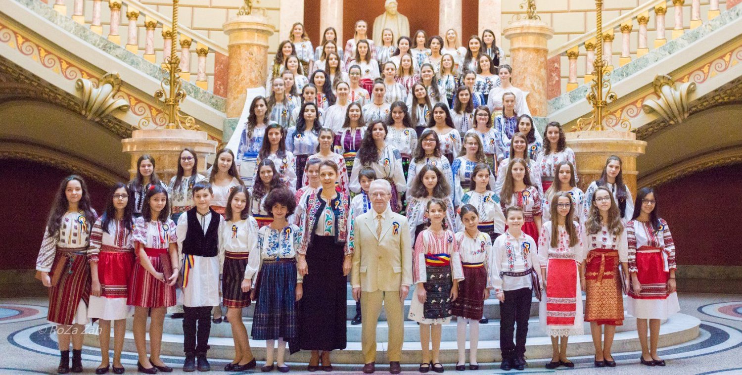 Concert de colinde susținut de Corul Symbol la Ateneu 196083