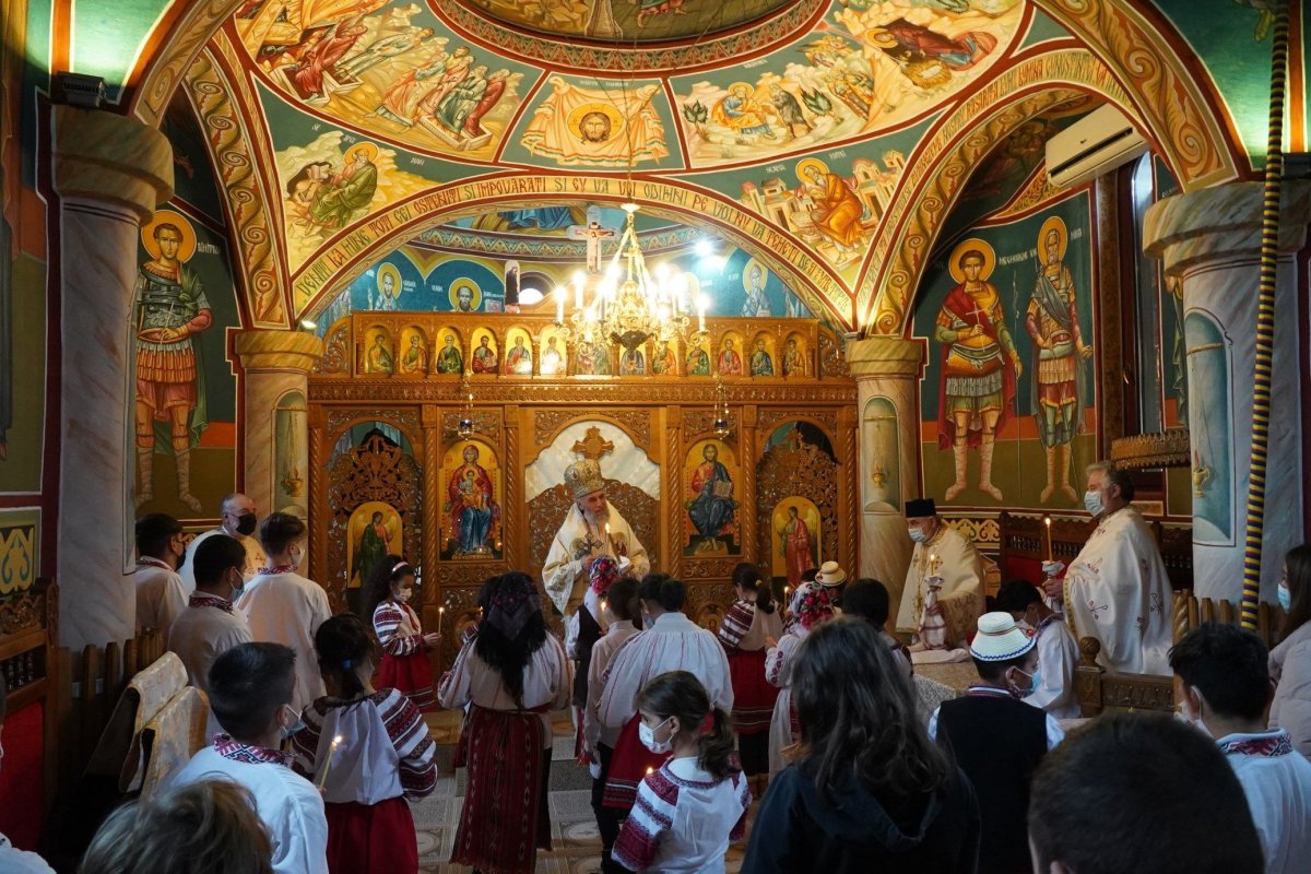 Sfinţirea Capelei mortuare din Parohia „Sfântul Spiridon”, Galaţi 196077