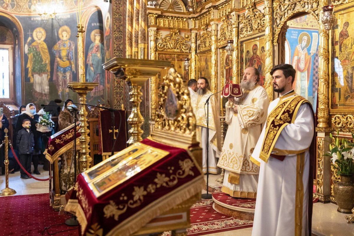 Artiştii români pomeniţi la Mănăstirea Radu Vodă 196617