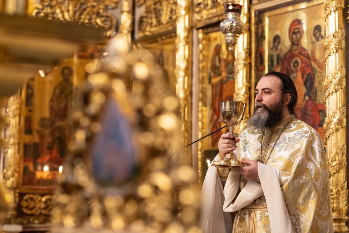 Artiştii români pomeniţi la Mănăstirea Radu Vodă 196622