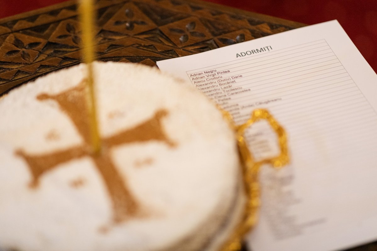 Artiştii români pomeniţi la Mănăstirea Radu Vodă 196625