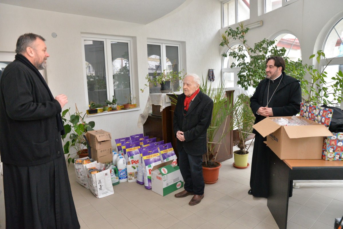 Daruri pentru vârstnicii din Centrul „Sfântul Silvestru” din Capitală 196614