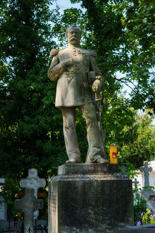 Două epitafuri unice în Cimitirul Șerban Vodă-Bellu 196673