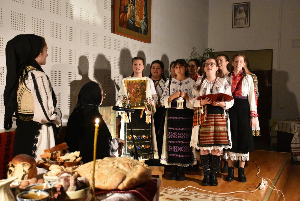 Festivalul-concurs de colinde și obiceiuri de Crăciun „Mare-i seara de-astă seară!“ 196702