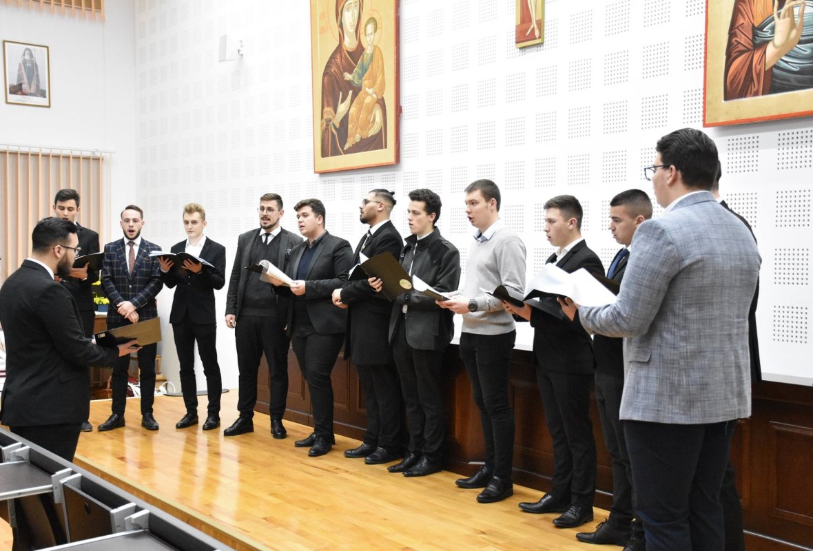 Festivalul-concurs de colinde și obiceiuri de Crăciun „Mare-i seara de-astă seară!“ 196704