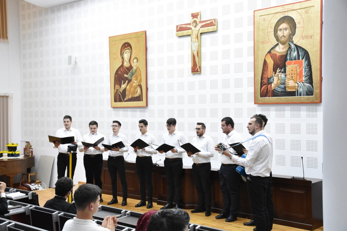 Festivalul-concurs de colinde și obiceiuri de Crăciun „Mare-i seara de-astă seară!“ 196705