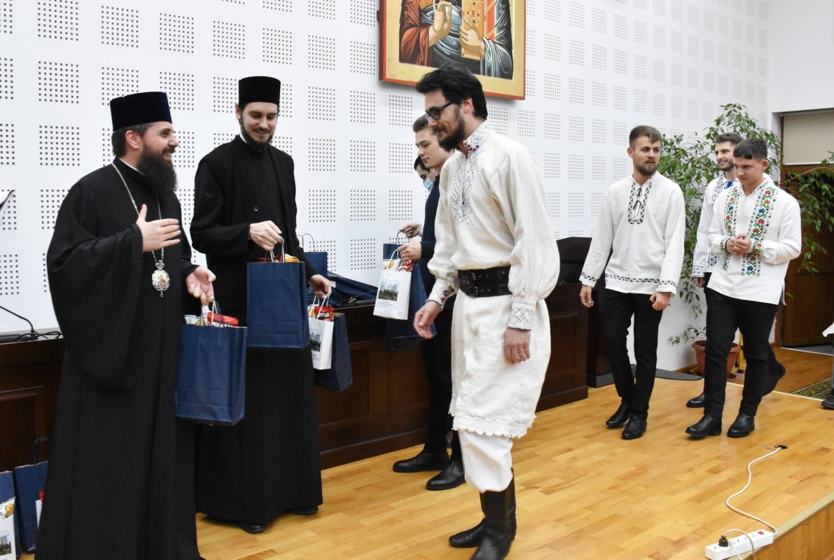 Festivalul-concurs de colinde și obiceiuri de Crăciun „Mare-i seara de-astă seară!“ 196709