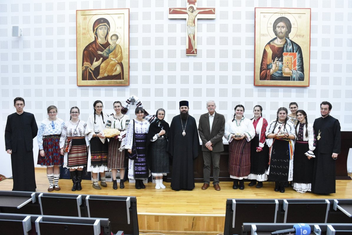 Festivalul-concurs de colinde și obiceiuri de Crăciun „Mare-i seara de-astă seară!“ 196710