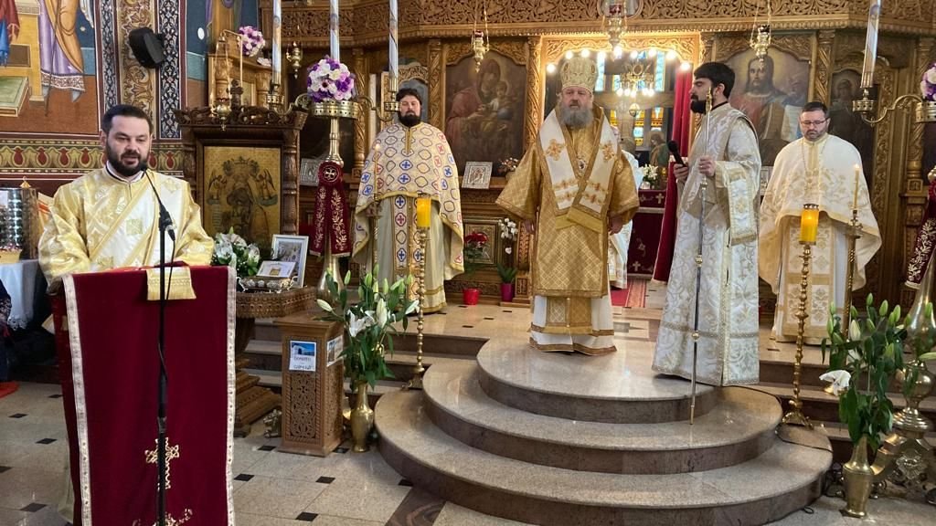 Binecuvântare arhierească şi slujbă de pomenire la Urlaţi 197420