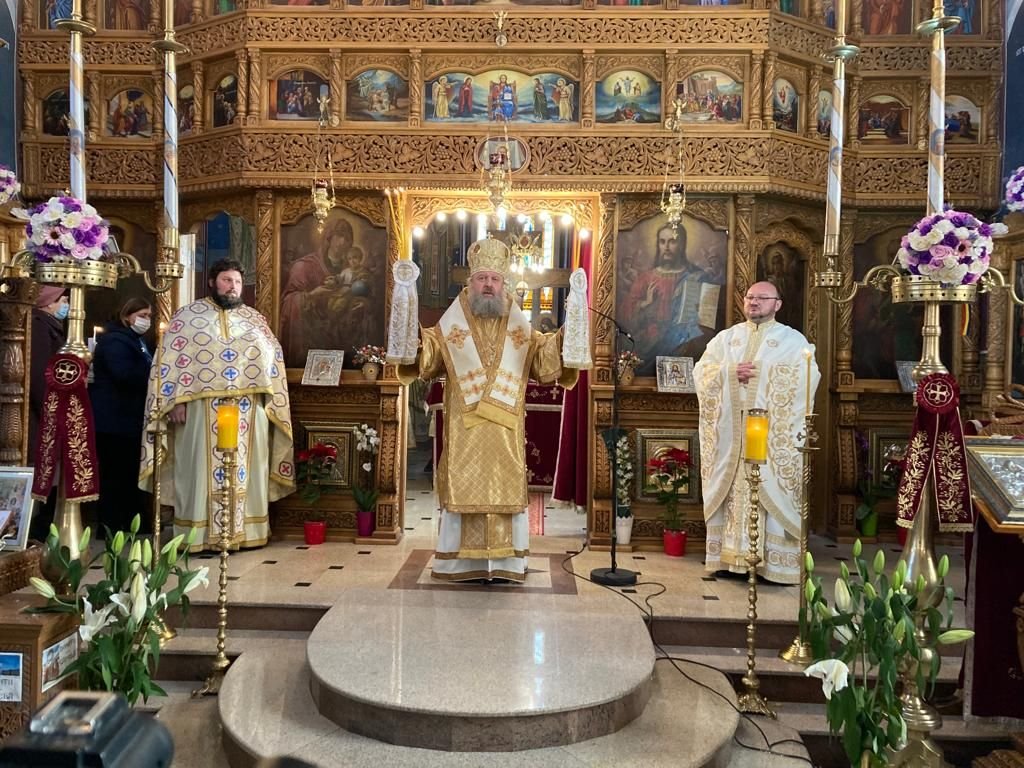 Binecuvântare arhierească şi slujbă de pomenire la Urlaţi 197421