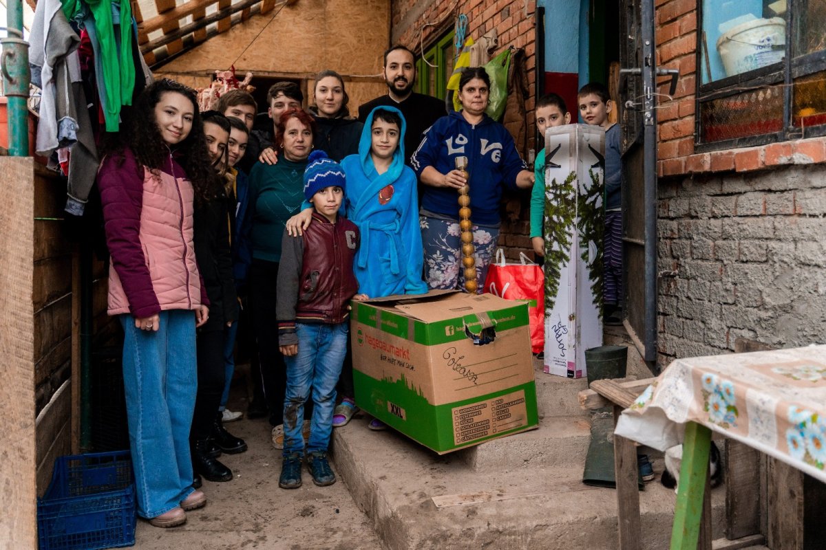 Daruri de la români din diaspora pentru familii nevoiașe din Parohia Șotânga 197508