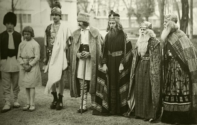 Moștenirea umanistă a Crăciunului și valurile molimei ideologice 196606