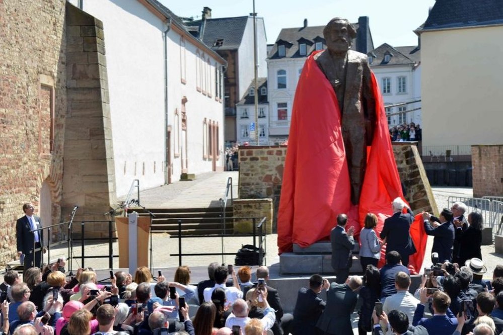 Moștenirea umanistă a Crăciunului și valurile molimei ideologice 196607