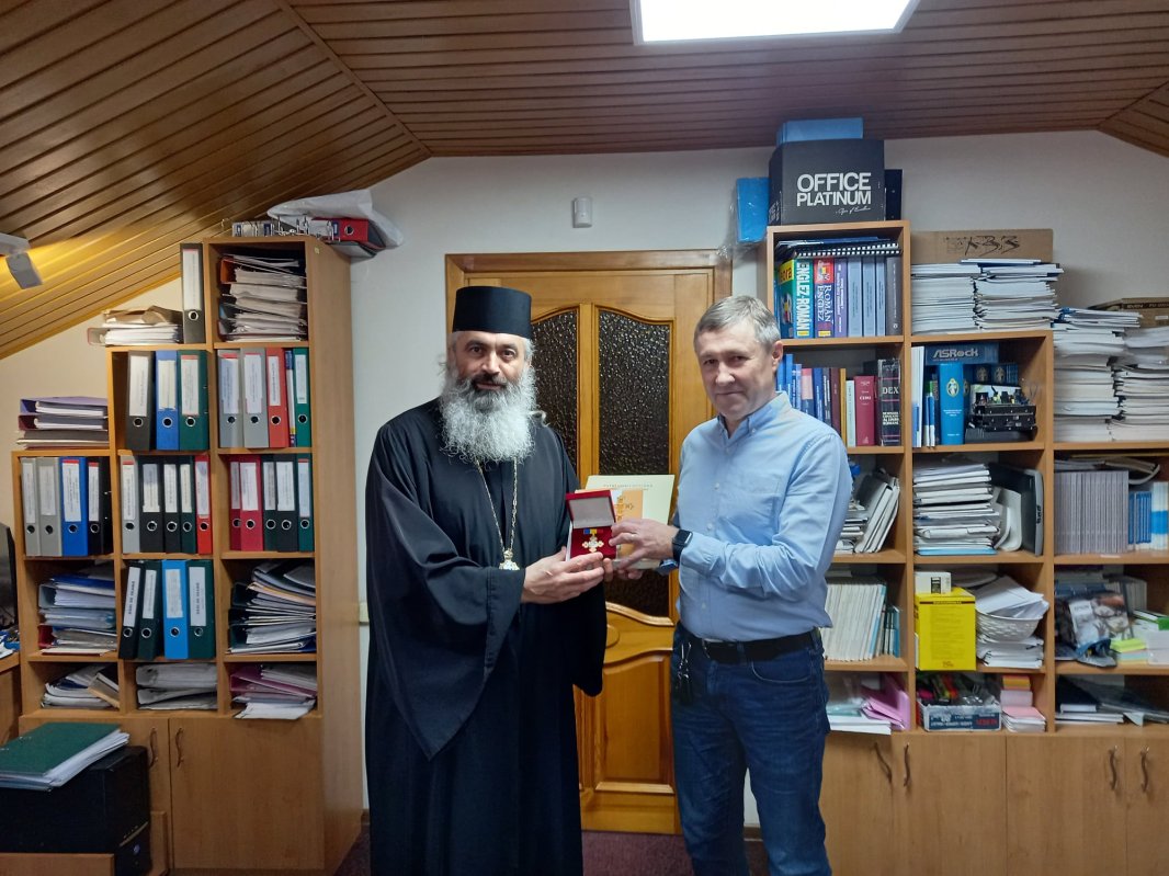 PS Antonie a gratificat avocaţii care au apărat interesele legitime ale Mitropoliei Basarabiei 197426