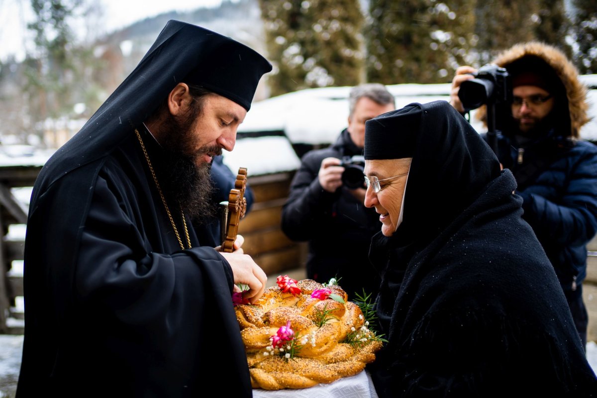 Sfântul Daniil Sihastrul cinstit la Mănăstirea Voroneț 197404