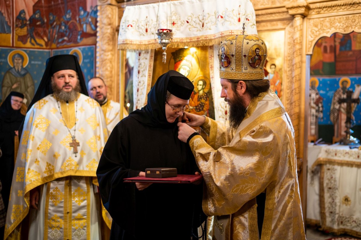 Sfântul Daniil Sihastrul cinstit la Mănăstirea Voroneț 197417