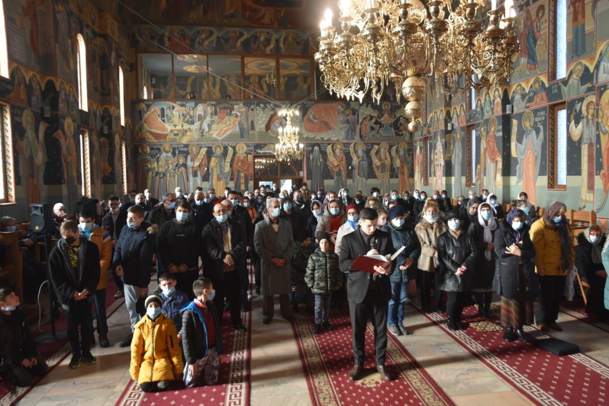 Slujbă arhierească la Biserica „Sfântul Ilie” din Drobeta-Turnu Severin 197498