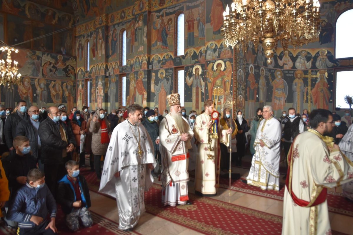 Slujbă arhierească la Biserica „Sfântul Ilie” din Drobeta-Turnu Severin 197500