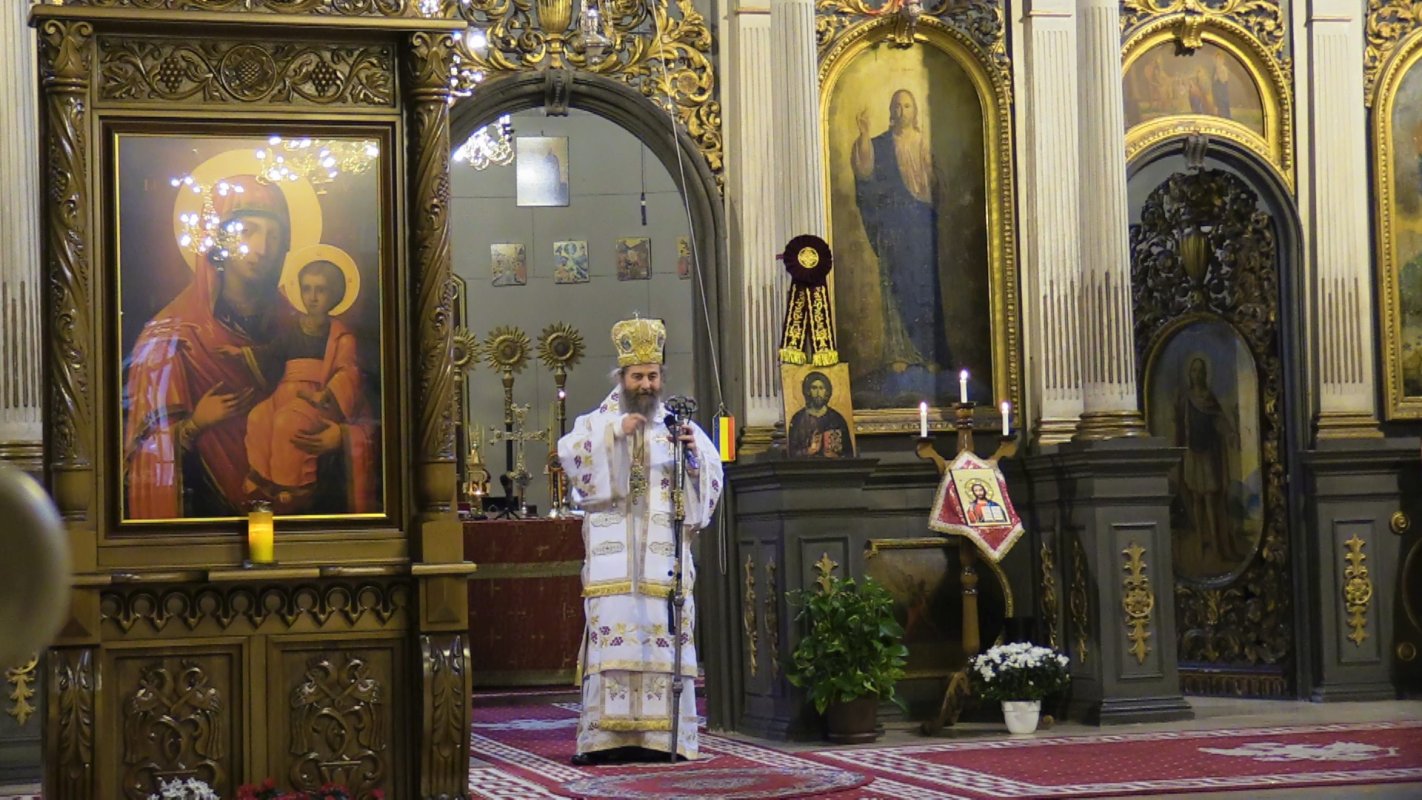 Slujire arhierească la Catedrala Episcopală din Giula, Ungaria, în Duminica dinaintea Nașterii Domnului 197450