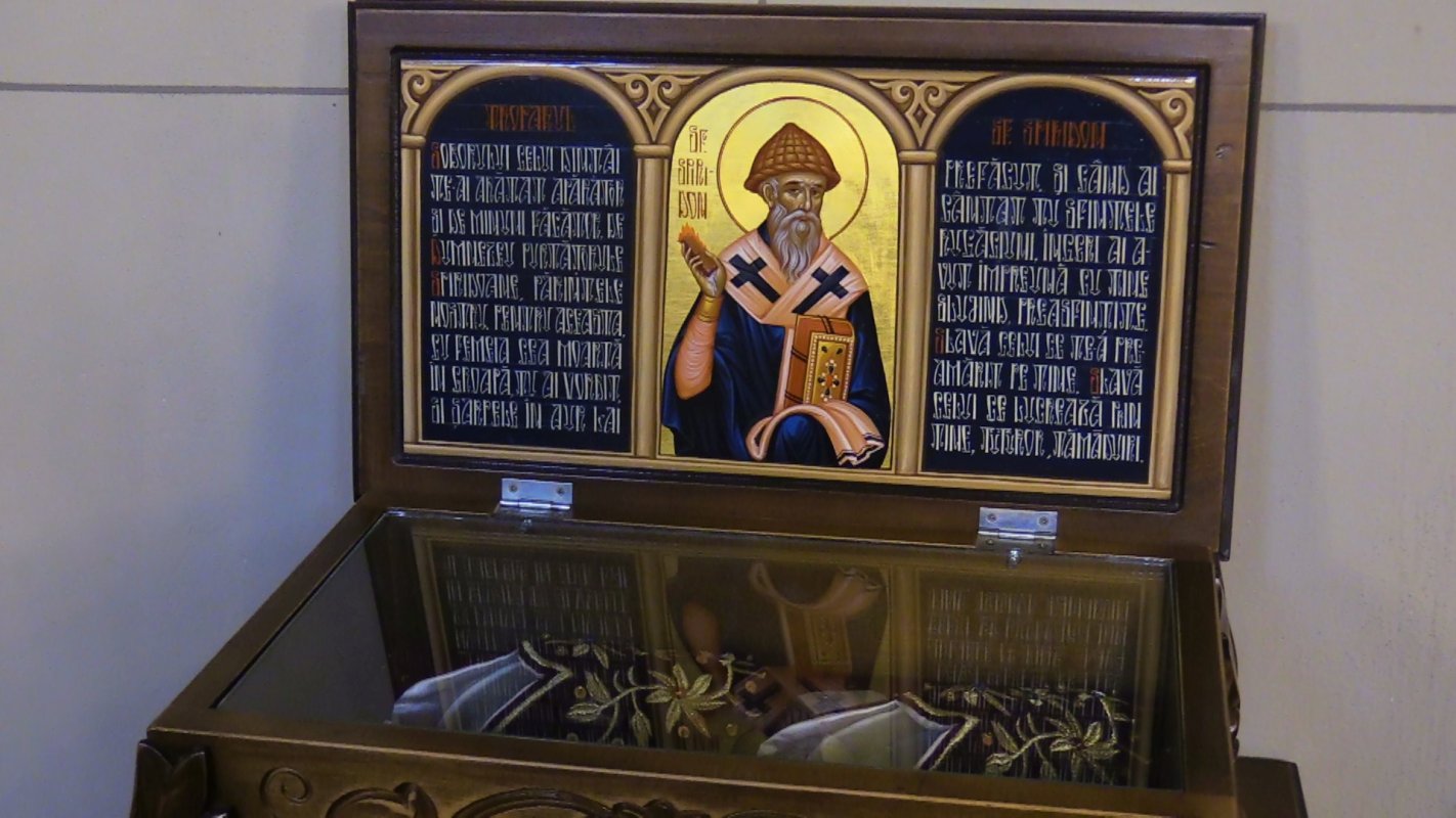 Slujire arhierească la Catedrala Episcopală din Giula, Ungaria, în Duminica dinaintea Nașterii Domnului 197451