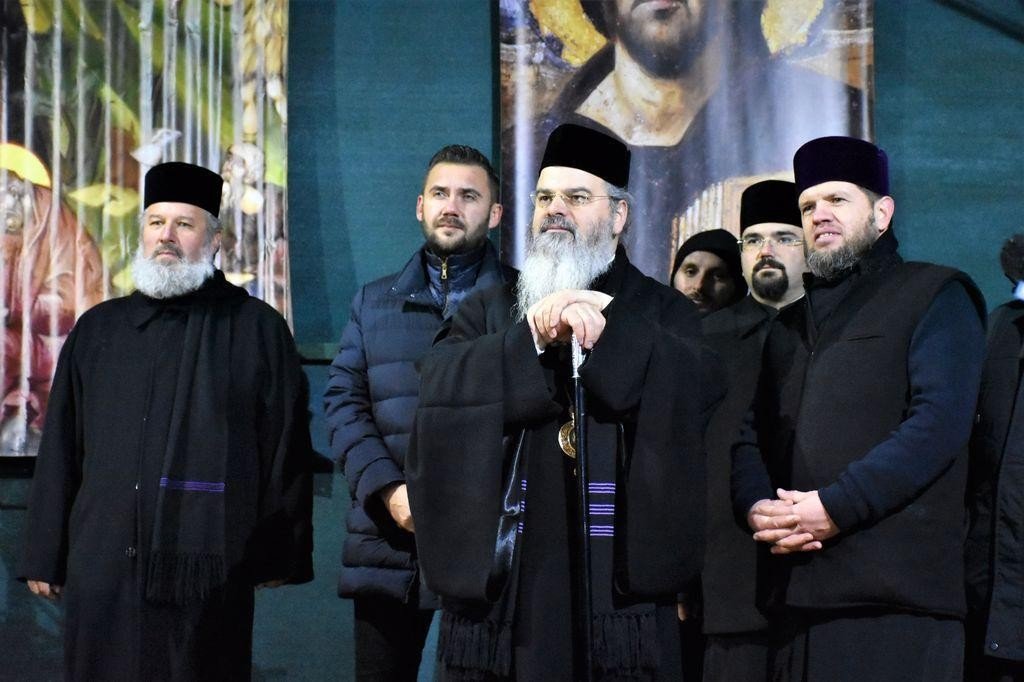 1.600 de copii au primit în curtea Catedralei din Huși cadourile mult așteptate 197567