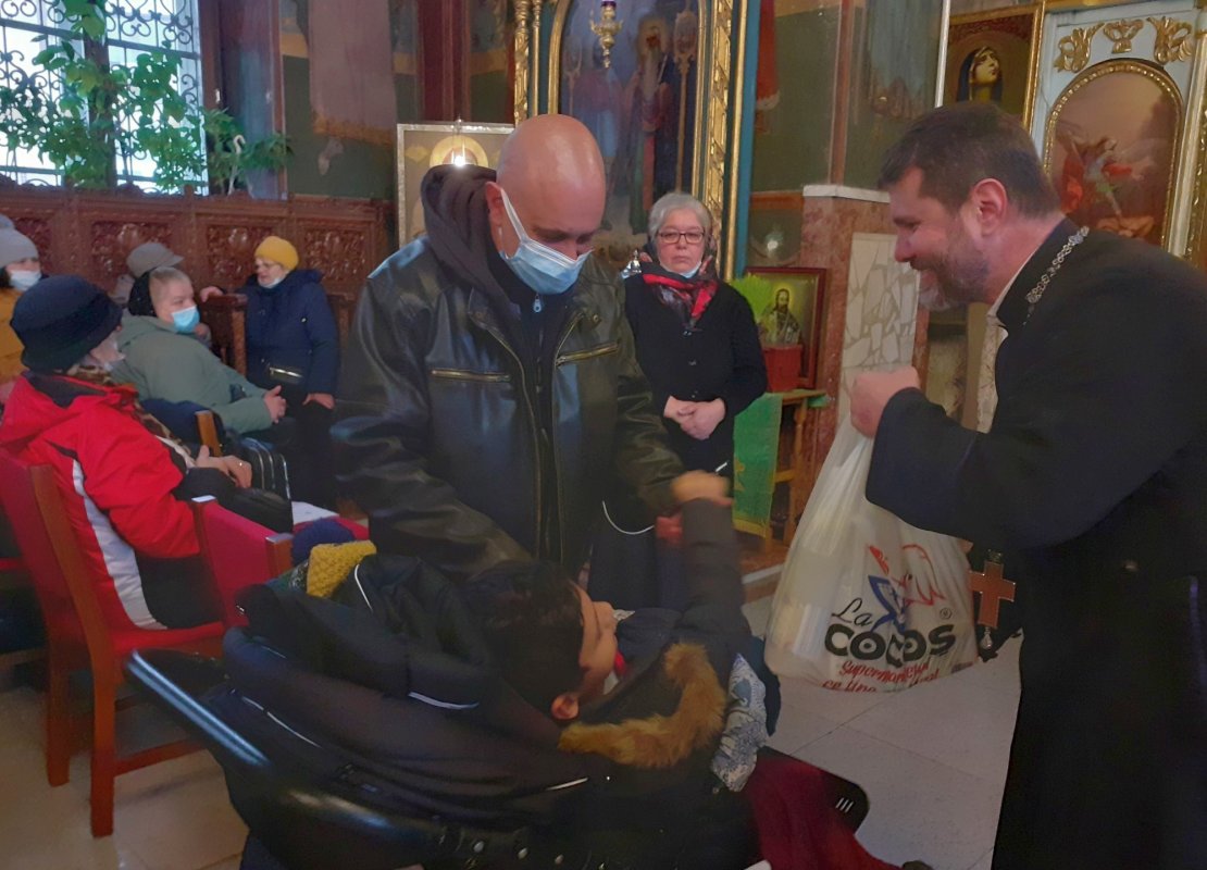 Programul „Crăciunul alături de semeni” desfășurat la Ploiești 197583