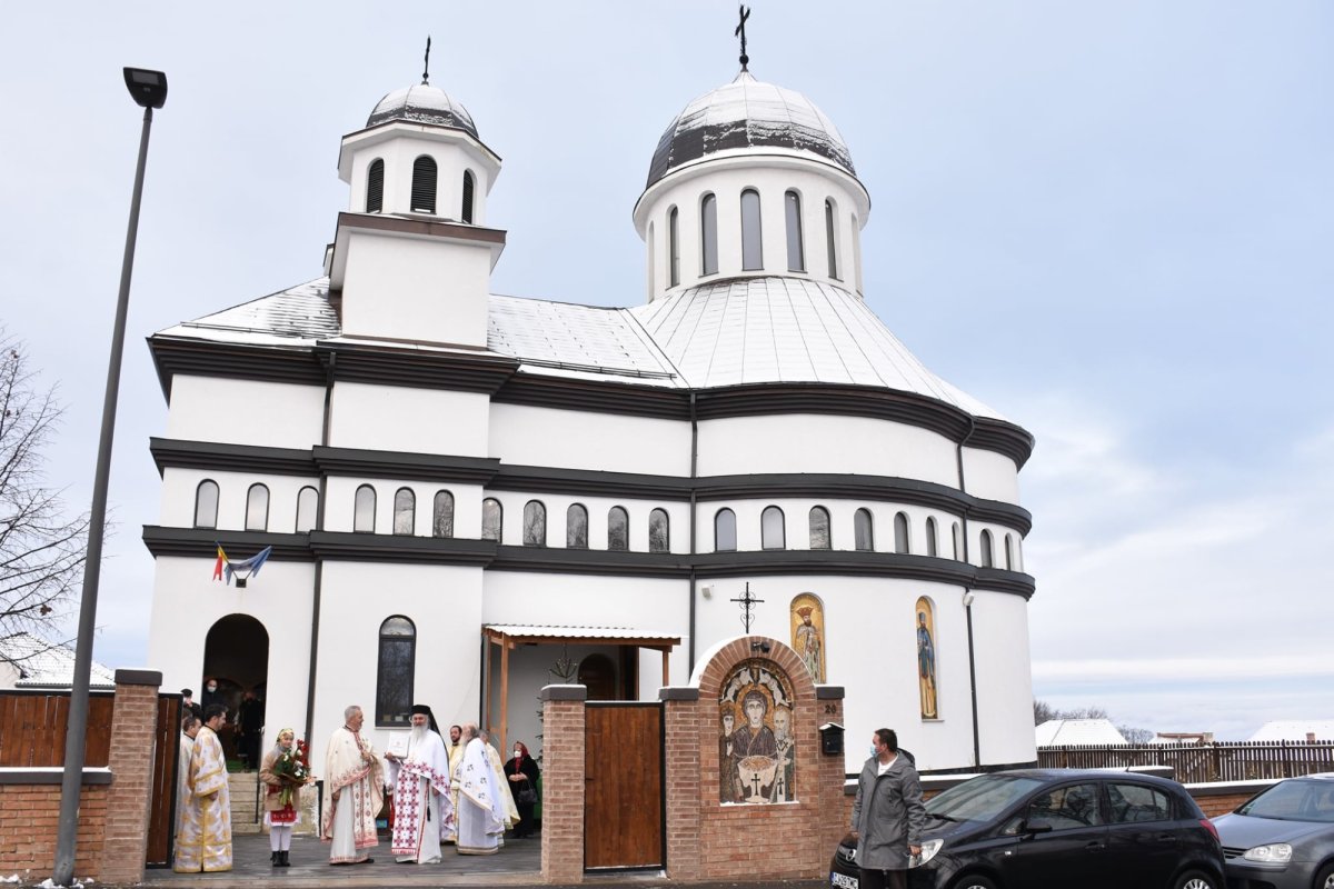 Sărbătoare în Parohia „Soborul Maicii Domnului” din cartierul clujean Făget 197565