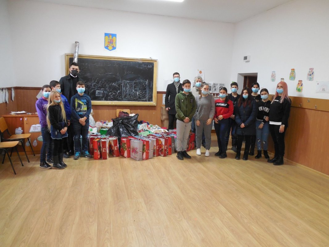 Sprijin de la o parohie bucureșteană pentru copiii din Jugureni 197574