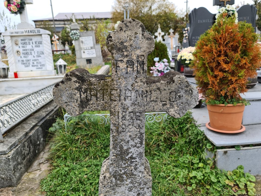 Cimitirul Grădini din Fălticeni, locul de odihnă al Lovineștilor 197603