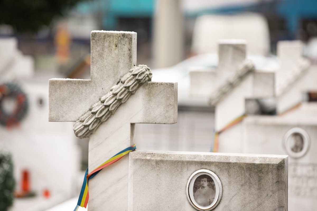 Comemorarea eroilor revoluţiei în cimitirul lor din Capitală 197737