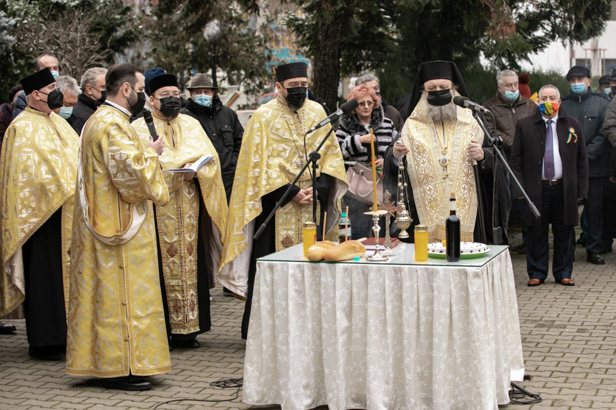 Comemorarea eroilor revoluţiei în cimitirul lor din Capitală 197740