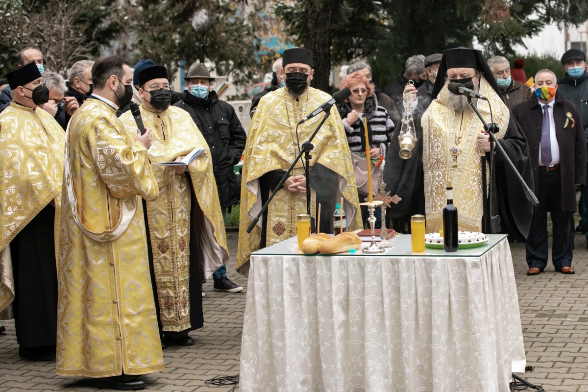 Comemorarea eroilor revoluţiei în cimitirul lor din Capitală 197741