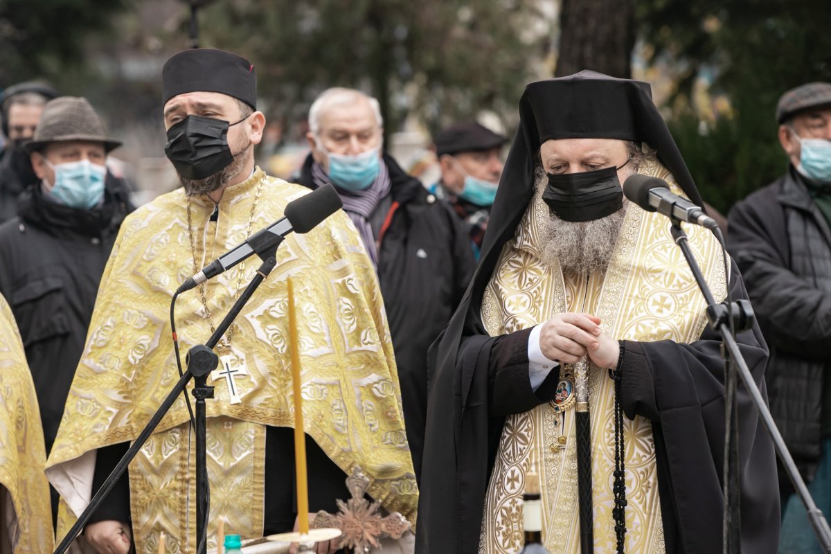 Comemorarea eroilor revoluţiei în cimitirul lor din Capitală 197745