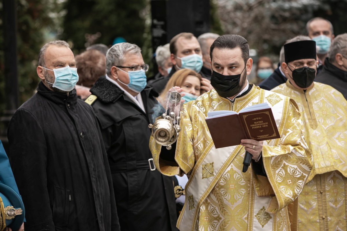 Comemorarea eroilor revoluţiei în cimitirul lor din Capitală 197746