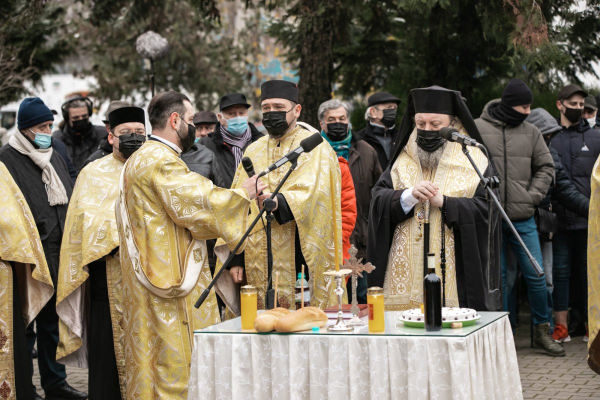 Comemorarea eroilor revoluţiei în cimitirul lor din Capitală 197752