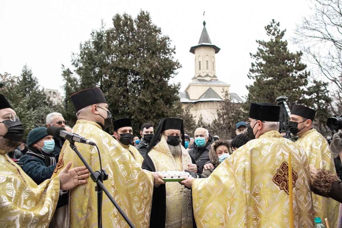 Comemorarea eroilor revoluţiei în cimitirul lor din Capitală 197753